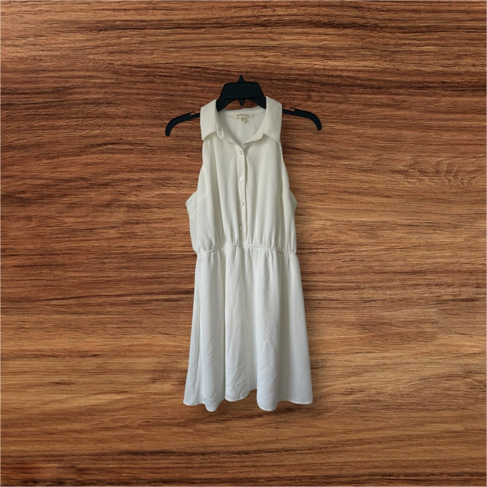 monteau Los Angeles Women’s Halter Dress White Lined Size L. Used.